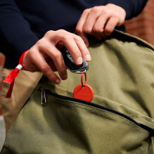 „Chipolo POP“ – „Bluetooth“ sekiklis su keičiama baterija, skirtas „iOS“ ir „Android“, 4 vnt. pakuotėje – juodas, baltas „Chipolo POP“ – „Bluetooth“ sekiklis su keičiama baterija, skirtas „iOS“ ir „Android“, 4 vnt. pakuotėje – juodas, baltas
