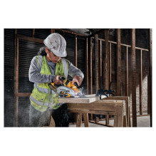DeWALT DCS573NT-XJ portable circular saw DeWALT DCS573NT-XJ portable circular saw