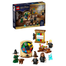 LEGO Harry Potter Hogwarts Castle: Sorting Hat Ceremony 76460 LEGO Harry Potter Hogwarts Castle: Sorting Hat Ceremony 76460