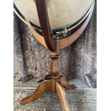 Gaublys Jannine Antique, skersmuo 50 cm, anglų kalba. Gaublys Jannine Antique, skersmuo 50 cm, anglų kalba.