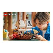 LEGO Creator Legendary Pirate Ship LEGO Creator Legendary Pirate Ship