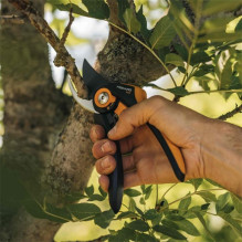 Genėjimo įrankis - Fiskars Plus SmartFit Bypass Pruner, Adjustable Grip, Precision Blade, Juoda Genėjimo įrankis - Fiskars Plus SmartFit Bypass Pruner, Adjustable Grip, Precision Blade, Juoda
