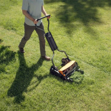 Fiskars Stay Sharp Max Spindle Mower - 1000591 Fiskars Stay Sharp Max Spindle Mower - 1000591