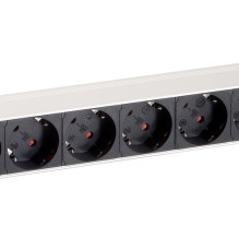 Equip 19" Steckodesenleiste 8xSchuko+Switch- St.90° si. Alu.