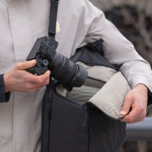 Kameros Tote Kuprinė - PGYTECH OneGo Roamer 25L, Išimamas Įdėklas, Atsparus Vandeniui, Matinė Juoda