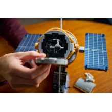 LEGO ICONS 11382 Hubble Space Telescope