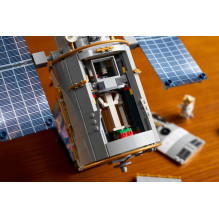 LEGO ICONS 11382 Hubble Space Telescope