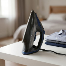 Esperanza EHI012 Steam iron, ceramic soleplate, black, 2600W