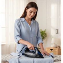 Esperanza EHI012 Steam iron, ceramic soleplate, black, 2600W