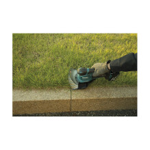 Makita DUM604ZX cordless grass shear