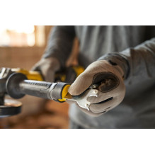 STANLEY FatMax SFMCG710B kampinis šlifuoklis STANLEY FatMax SFMCG710B kampinis šlifuoklis