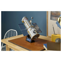 11382 Icons Hubble Space Telescope