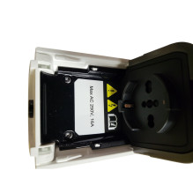 Hyundai original V2L adapter - 220V power outlet from electric vehicle Hyundai original V2L adapter - 220V power outlet from electric vehicle