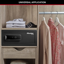 MASTER LOCK biometric safe with fingerprint reader