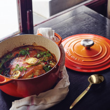 Le Creuset Signature Roaster round 26cm oven red (21177260902430) Le Creuset Signature Roaster round 26cm oven red (21177260902430)