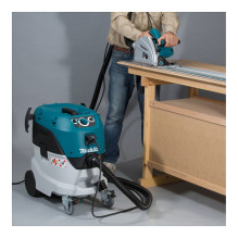Makita VC4210M vacuum