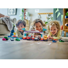 LEGO DUPLO 10445 F1 komandos lenktyniniai automobiliai ir vairuotojai