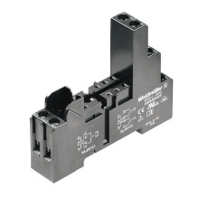 Socket with screw contacts...