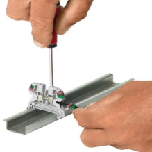 Legrand Viking3 037172 (6mm², yellow-green, screw terminals)