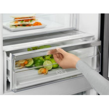 „Electrolux LNC7ME32X3“ „Electrolux LNC7ME32X3“