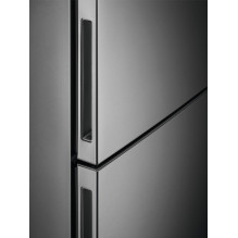 „Electrolux LNC7ME32X3“ „Electrolux LNC7ME32X3“
