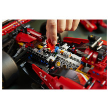 LEGO Technika Ferrari SF-24 F1 Rennauto 42207