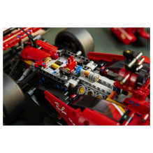 LEGO Technika Ferrari SF-24 F1 Rennauto 42207
