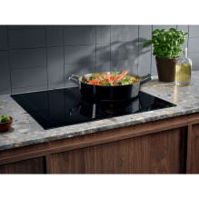 „Electrolux EIS62453“ juoda įmontuojama indukcinė kaitlentė, 60 cm, 4 zonos „Electrolux EIS62453“ juoda įmontuojama indukcinė kaitlentė, 60 cm, 4 zonos
