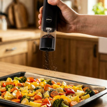 ELDOM ZMP5 BATTERY-POWERED Pipirų ir druskos malūnėlių rinkinys su stovu, juodas ELDOM ZMP5 BATTERY-POWERED Pipirų ir druskos malūnėlių rinkinys su stovu, juodas