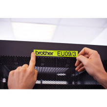 Brother lentu kasete 24mm signal yellow / black Brother lentu kasete 24mm signal yellow / black