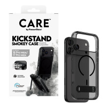 CARE by PanzerGlass Dėklas su kišeniniu stovu „Smokey m. Schwarz MagSafe iPhone 17 Pro Max“ telefonui CARE by PanzerGlass Dėklas su kišeniniu stovu „Smokey m. Schwarz MagSafe iPhone 17 Pro Max“ telefonui