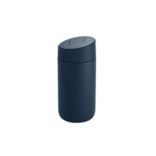 Terminis puodelis - FELLOW Carter Slide Mug 355 ml tamsiai mėlynas Terminis puodelis - FELLOW Carter Slide Mug 355 ml tamsiai mėlynas