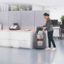 Rexel ShredMax AutoFeed+ 300M paper shredder, P5, 300 sheets, 25-litre waste bin Rexel ShredMax AutoFeed+ 300M paper shredder, P5, 300 sheets, 25-litre waste bin