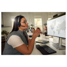 HP Poly „Voyager Focus 2“ USB-C ausinės su įkrovimo stotele + USB-C / -A adapteriu HP Poly „Voyager Focus 2“ USB-C ausinės su įkrovimo stotele + USB-C / -A adapteriu