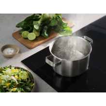 „Electrolux Serie 700 EIS62453IZ“ juoda, įmontuojama, 60 cm, zoninė indukcinė kaitlentė, 4 zona(-os),