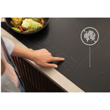 „Electrolux Serie 700 EIS62453IZ“ juoda, įmontuojama, 60 cm, zoninė indukcinė kaitlentė, 4 zona(-os),