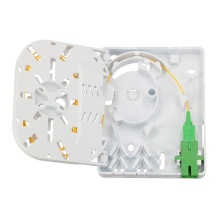 „Olivia 2 Splicer“ šviesolaidinė dėžutė su „Pigtail“ jungtimi ir SC / APC adapteriu - balta „Olivia 2 Splicer“ šviesolaidinė dėžutė su „Pigtail“ jungtimi ir SC / APC adapteriu - balta