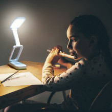 Stalo Lempa - Tiross TS-2231 LED Nešiojama Su 2000mAh Baterija Micro-USB Įkrovimu Balta Stalo Lempa - Tiross TS-2231 LED Nešiojama Su 2000mAh Baterija Micro-USB Įkrovimu Balta