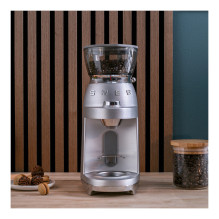 SMEG Kaffeemühle 50s Style CGF02SSEU *silber* SMEG Kaffeemühle 50s Style CGF02SSEU *silber*