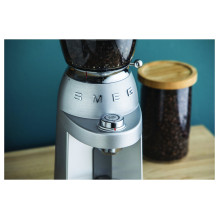 SMEG Kaffeemühle 50s Style CGF02SSEU *silber* SMEG Kaffeemühle 50s Style CGF02SSEU *silber*