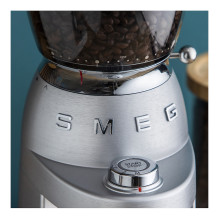 SMEG Kaffeemühle 50s Style CGF02SSEU *silber* SMEG Kaffeemühle 50s Style CGF02SSEU *silber*