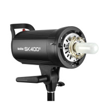 Studijos Apšvietimo Rinkinys - Godox SK400II 400Ws Blykstės Rinkinys Su Minkštais Dėklais Ir Iššaukikliu Studijos Apšvietimo Rinkinys - Godox SK400II 400Ws Blykstės Rinkinys Su Minkštais Dėklais Ir Iššaukikliu