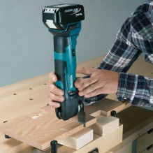 Makita DTM51Z multi-tool...
