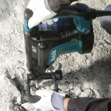 Makita HM1213C