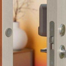 Yale NFC Tag Dot Silver for Yale Linus Smart Lock L2 Yale NFC Tag Dot Silver for Yale Linus Smart Lock L2