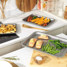 Salter BW13674 Essentials 3-Piece Baking Tray Set Salter BW13674 Essentials 3-Piece Baking Tray Set