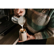 KAMBUKKA 11-01040 Etna, ledinė latte, 300 ml - terminis buteliukas KAMBUKKA 11-01040 Etna, ledinė latte, 300 ml - terminis buteliukas