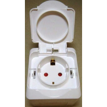 Schneider SOCKET SINGLE IP44 WHITE CEDAR+