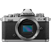 Nikon Z fc + 28 mm F / 2,8 (SE) rinkinys