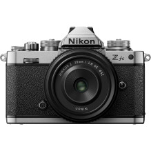Nikon Z fc + 28 mm F / 2,8 (SE) rinkinys